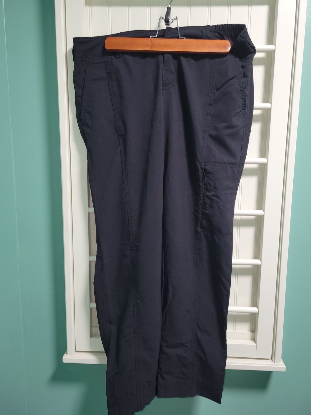 Athleta Ankle Length Nylon/Spandex Black Pants Size 8